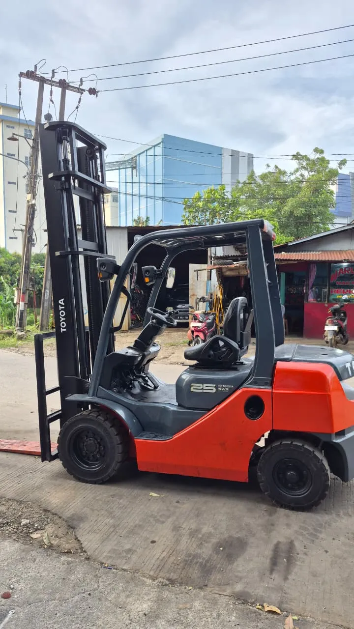 Forklift Toyota 8FD25