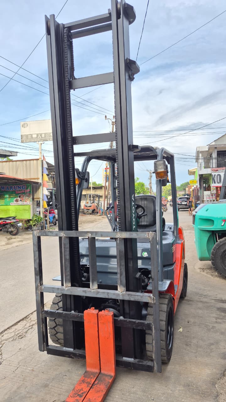 Keunggulan Forklift Toyota Bekas untuk Bisnis Anda yang Hemat Biaya