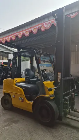 Forklift Caterpillar FD30 3 Ton Tahun 2022 Lift 5 Meter — foto galeri